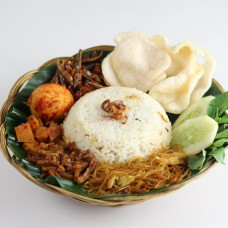 Sarapan Pagi Nasi Uduk Telor Tahu